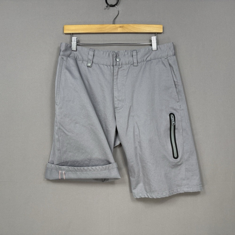 Nike NSW Mens 32 Medium Gray Selvedge Tech Woven Utility Zip Pocket Shorts